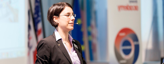 Anke Breitenfellner Anke Breitenfellner Votrag auf Bühne